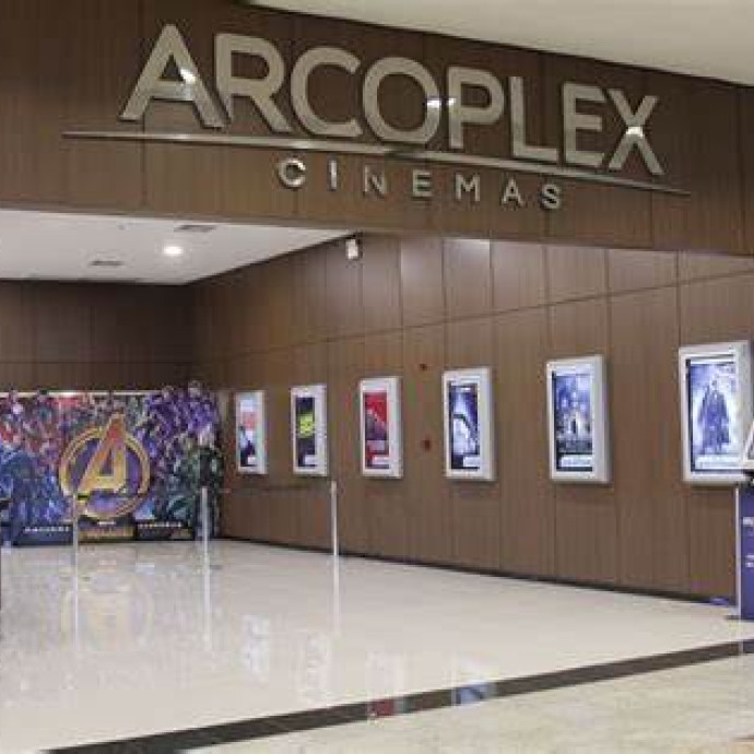 ARCOPLEX CINEMAS ITAJAÍ SHOPPING - CONTRATA ATENDENTE DE BOMBONIERE E ZELADOR(A) ACIMA DOS 17 ANOS AMBOS OS SEXOS